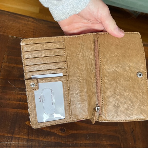 Small Coach Signature Dylan Crossbody Wallet Khaki And Magenta - Picture 5 of 12